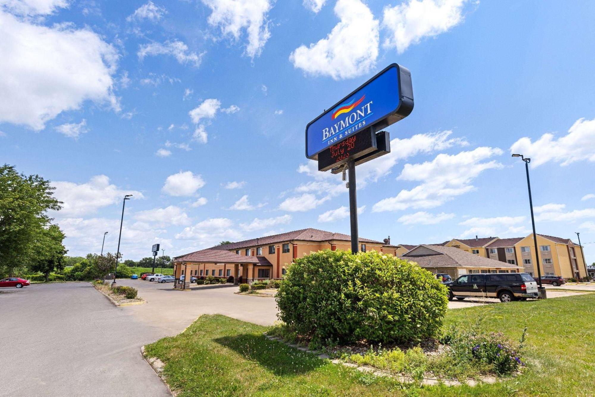 Hotel Baymont By Wyndham Waterloo Zewnętrze zdjęcie